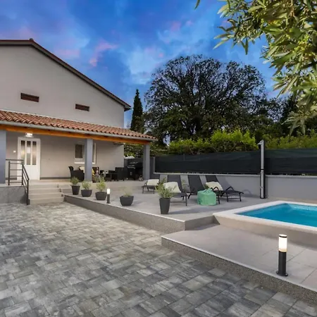 House With Private Swiming Pool Villa Pula