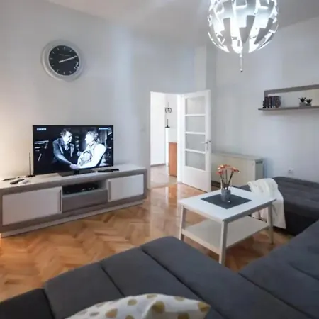 Villa House With Private Swiming Pool Pula
