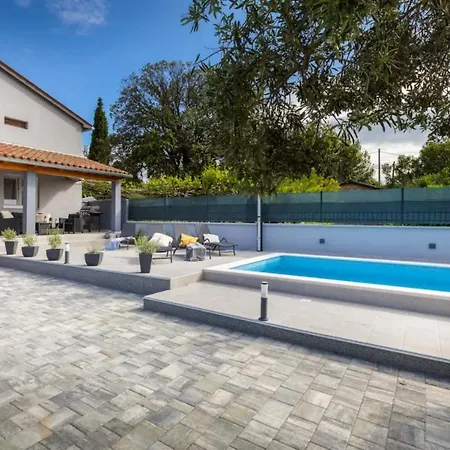 Villa House With Private Swiming Pool *